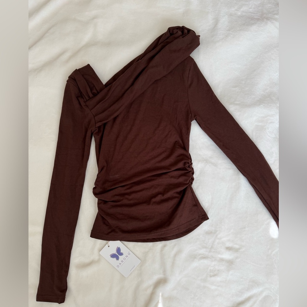 NWT Brown Darong off shoulder long sleeve top women’s medium